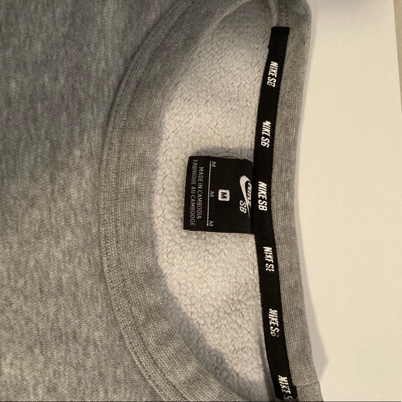 Ladies Nike sweatshirt - Picture 4 of 6